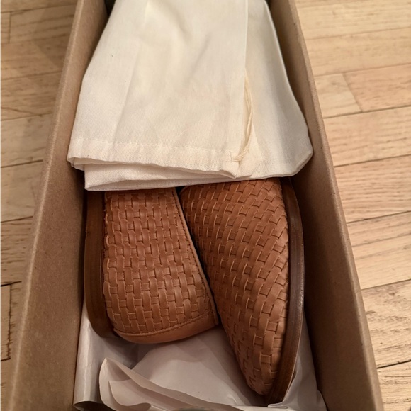 NIB: Nisolo Mara Leather Woven Slip-Ons in Almond, size 9 - Picture 3 of 8